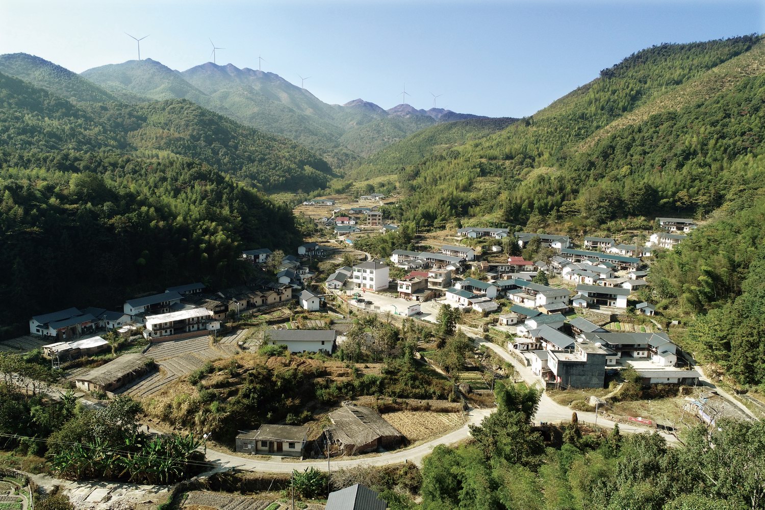 鸟瞰福中村组图三 袁广明 .JPG