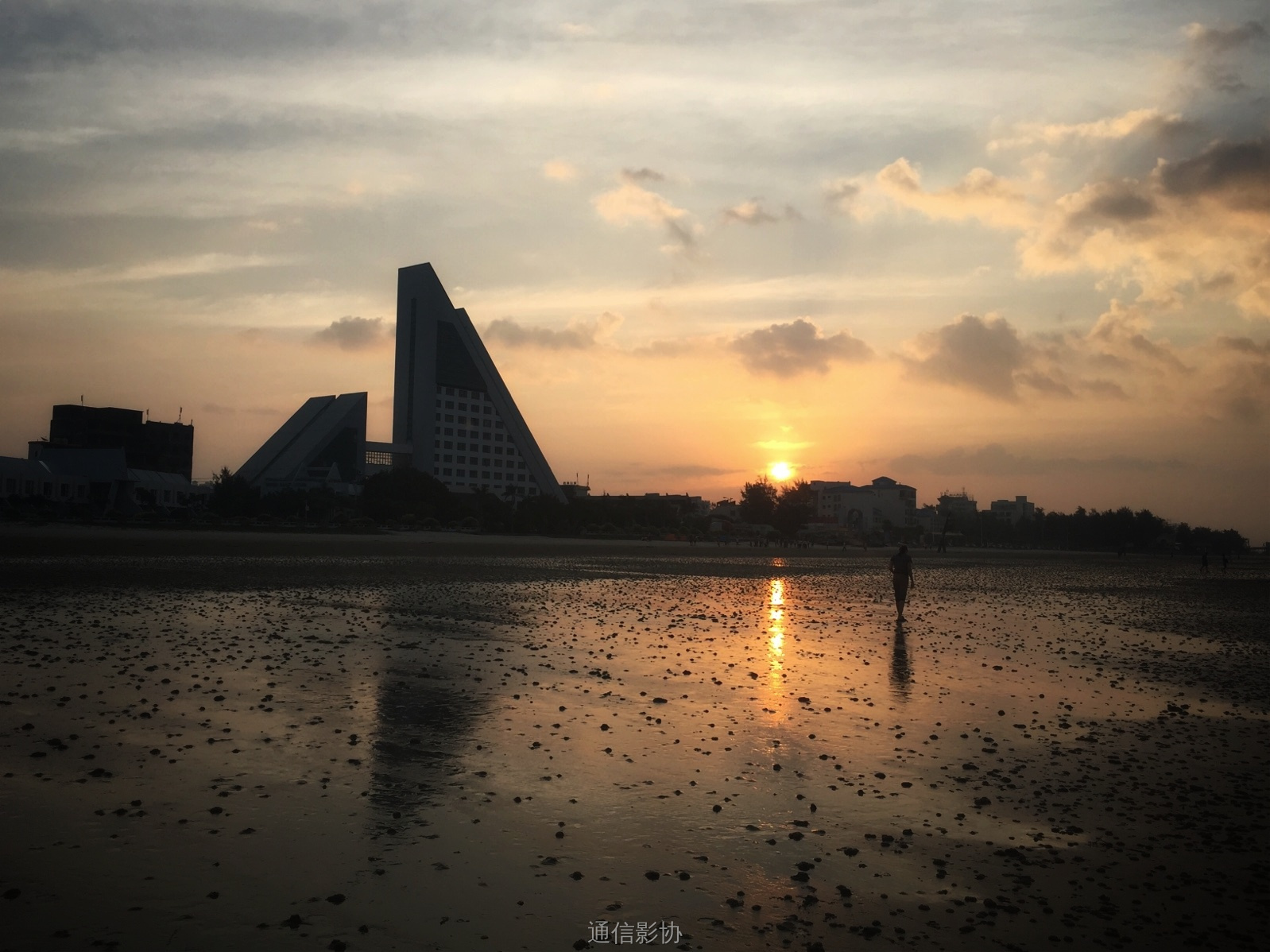 南宁-陈殷 《晨曦》 HUAWEI.jpg