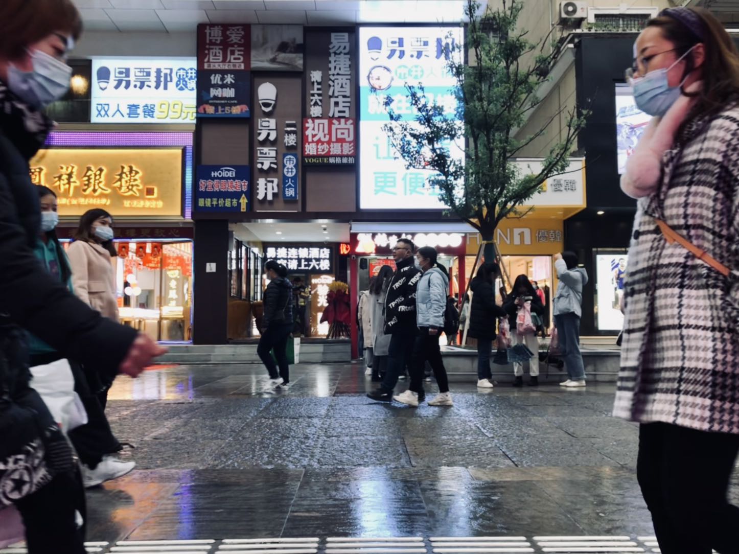 《狭路相逢》摄于武汉.jpg